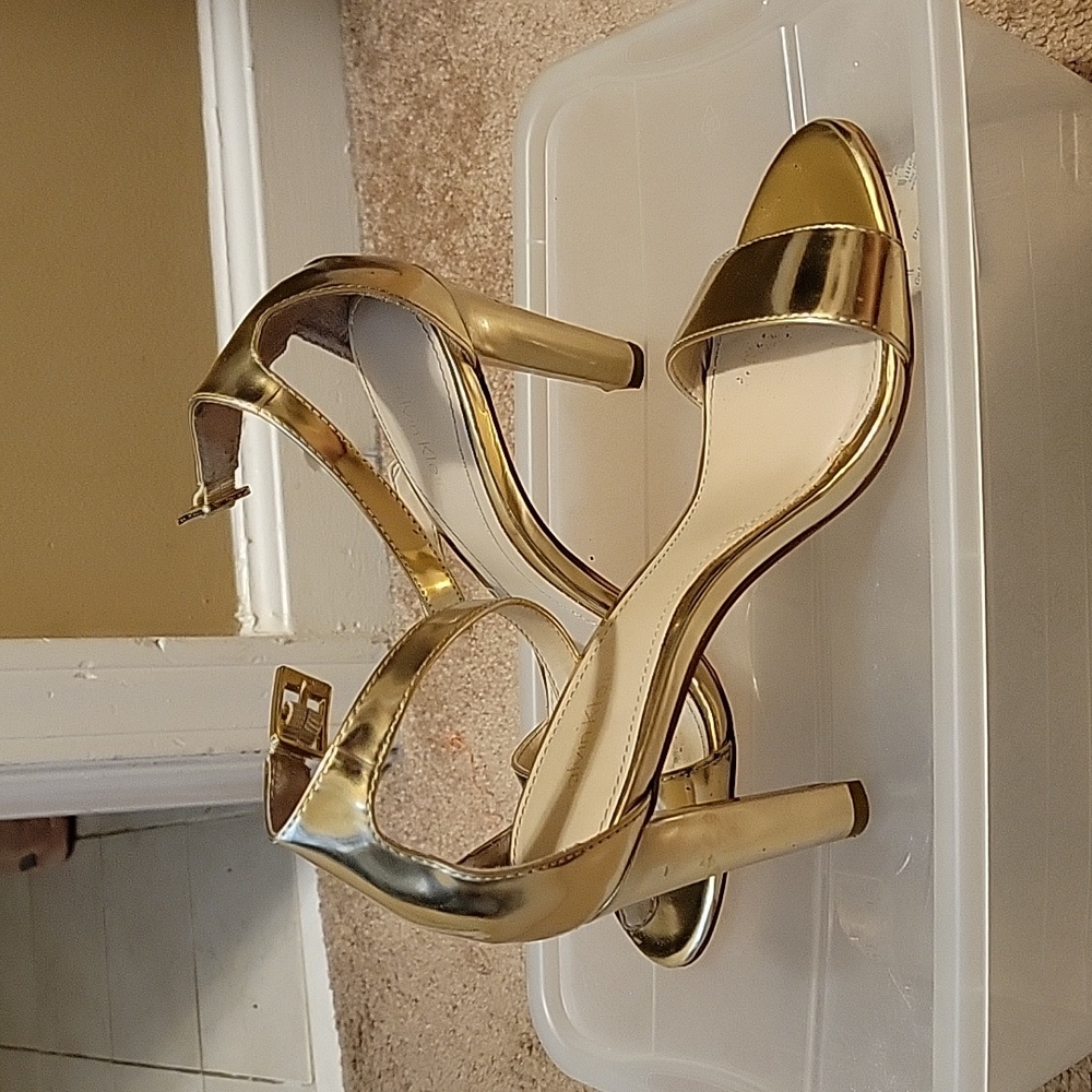 Gold sandals - Picture 2 of 2